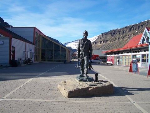 Longyearbyen: Monument voor mijnwerkers