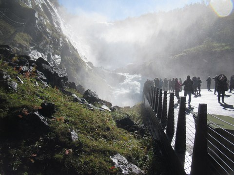 Kjosfossen waterval (93 meter) tussen Myrdal en Flm